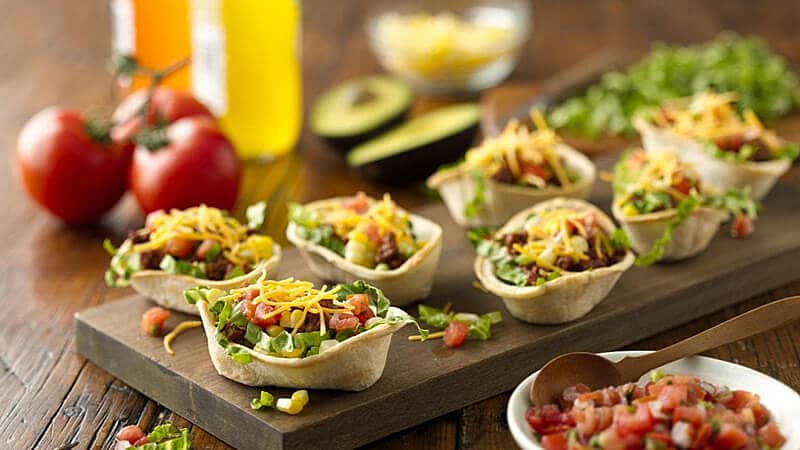 DOLLHOUSE 1:12 Miniature Tortilla Bowls/Ingredients for Taco Salad Preparation 
