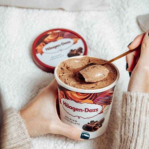 Haggen-Dazs Ice cream Pint Taking scope with spoon