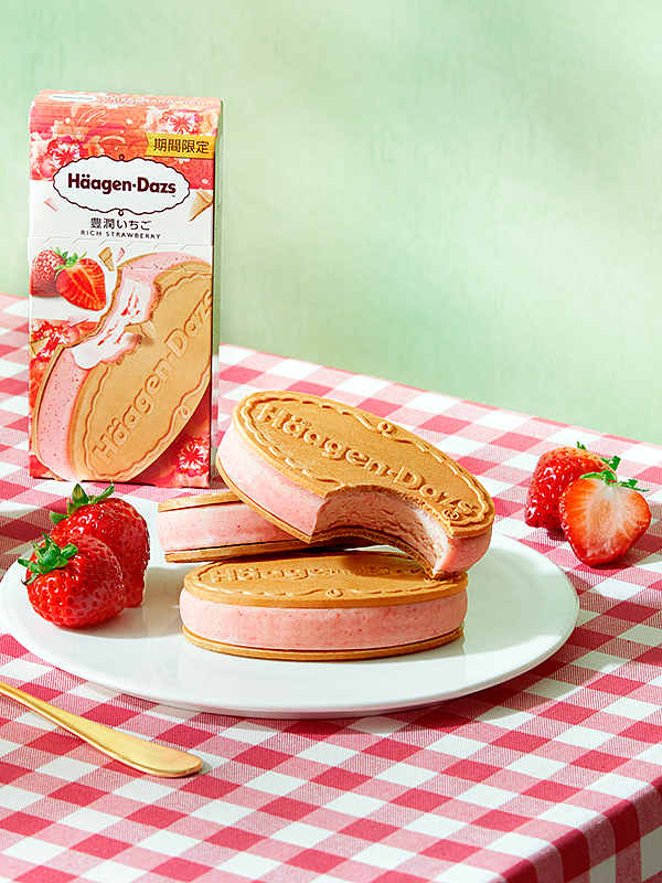 Rich Strawberry Sandwich