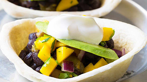 Mini tacos aux haricots noirs avec Pico de Gallo à la mangue