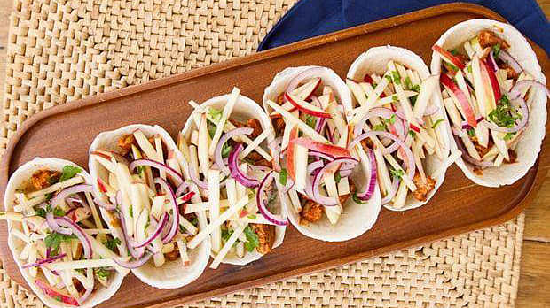 Soft Tacos mit Schweinefleisch-Apfel Füllung