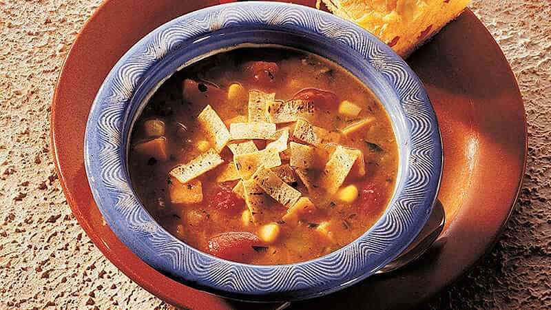 Paksu kasvis-tortillakeitto