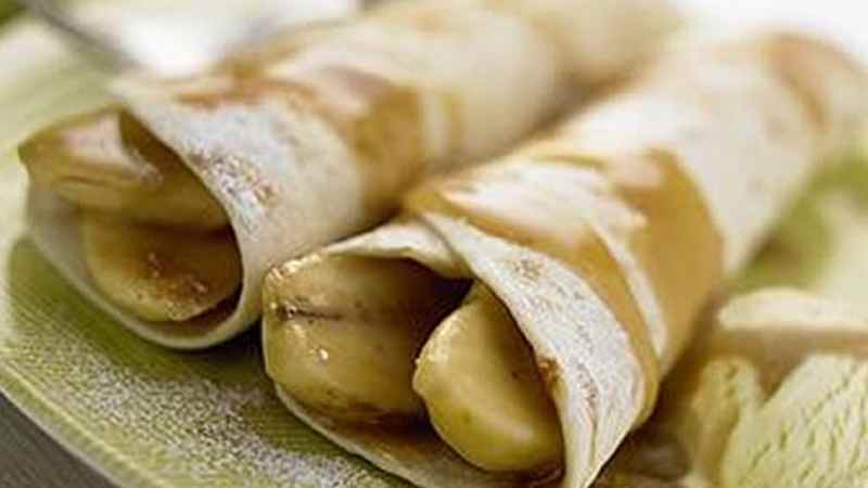 TORTILLA DOLCI CON BANANE E SALSA AL CARAMELLO
