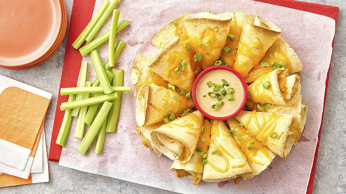 BUFFALO CHICKEN QUESADILLA RING