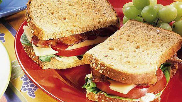 blt-sandwiches-mit-tomaten-tartarsauce